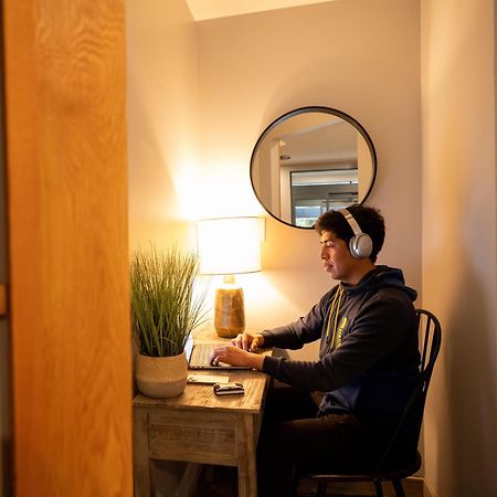 Alpenglow Lodge Family & Work Retreat By Mva Whistler Kültér fotó